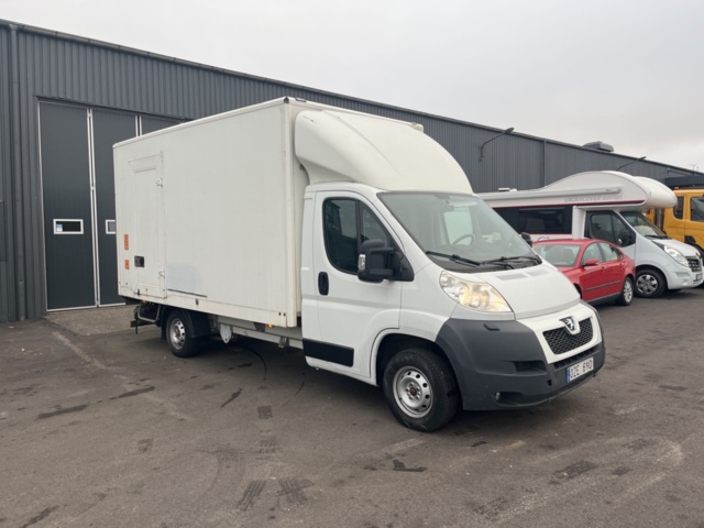 1205594-3 Van Peugeot Boxer Chassis Cab 335 2.2 HDi Manual, 150hp, 2013