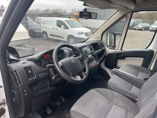 1205594-24 Van Peugeot Boxer Chassis Cab 335 2.2 HDi Manual, 150hp, 2013