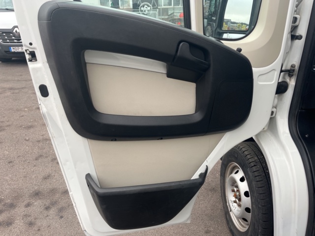 1205594-27 Van Peugeot Boxer Chassis Cab 335 2.2 HDi Manual, 150hp, 2013