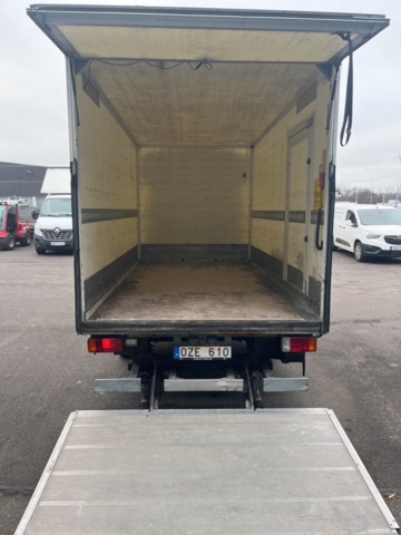 1205594-32 Van Peugeot Boxer Chassis Cab 335 2.2 HDi Manual, 150hp, 2013