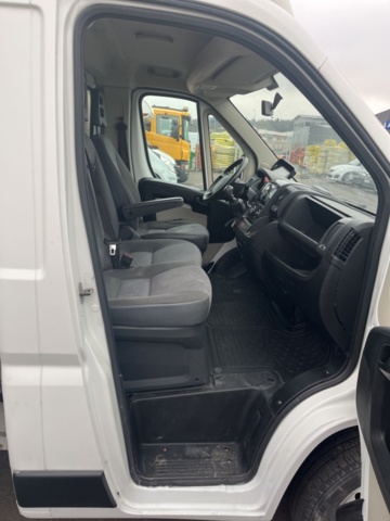 1205594-29 Van Peugeot Boxer Chassis Cab 335 2.2 HDi Manual, 150hp, 2013