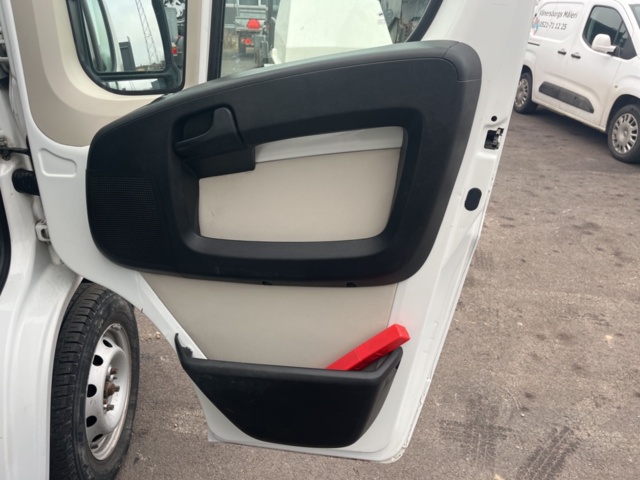 1205594-31 Van Peugeot Boxer Chassis Cab 335 2.2 HDi Manual, 150hp, 2013