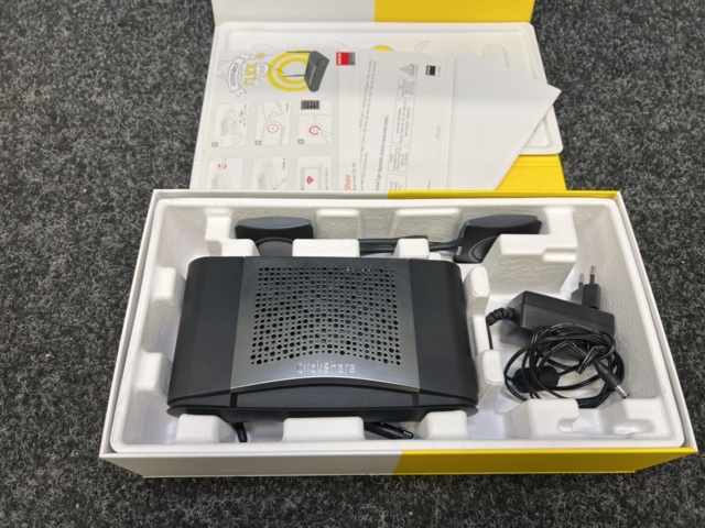 1288224-4 Barco NV ClickShare CSE-200 Model R9861520 / R9861500D01 (NEW)