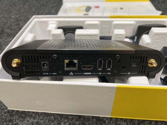 1288224-6 Barco NV ClickShare CSE-200 Model R9861520 / R9861500D01 (NEW)