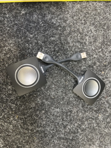 1288224-8 Barco NV ClickShare CSE-200 Model R9861520 / R9861500D01 (NEW)