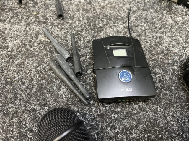 1288303-8 AKG SR4000 Stationary Receiver (3 pcs) + PT4500 + microphone HT4000 + AKG C 535 WL1