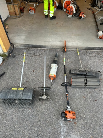 1169354-2 Stihl KM 130 R with tools