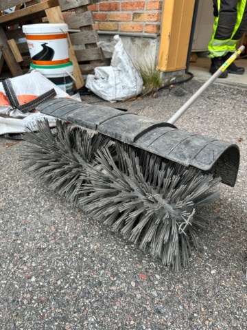 1169354-4 Stihl KM 130 R with tools