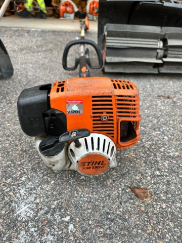 1169354-6 Stihl KM 130 R with tools