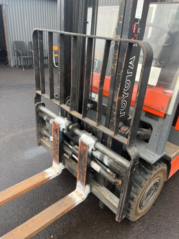 1245150-8 Electric forklift Toyota FBM 20 -1997