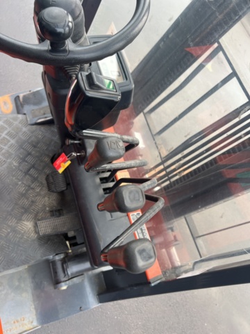 1245150-16 Electric forklift Toyota FBM 20 -1997