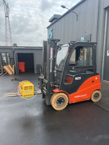 1245151-8 Electric forklift with charger - Noblelift FE4P25N -2022