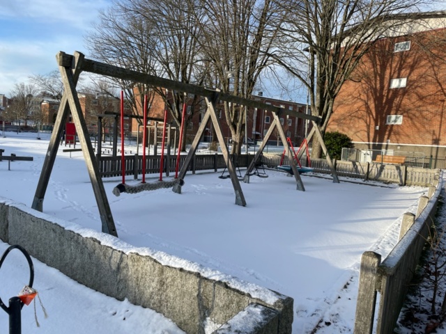 1293643-4 Swing set 4 swings, Slottsbro/Kompan