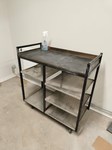 1267441-2 Shelf, workbench and vacuum cleaner