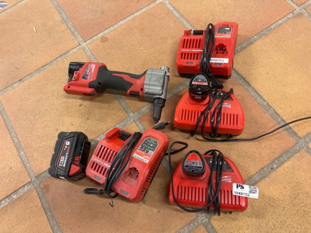 Pop riveter - Milwaukee M12 BPRT - PS Auction - We value the future ...