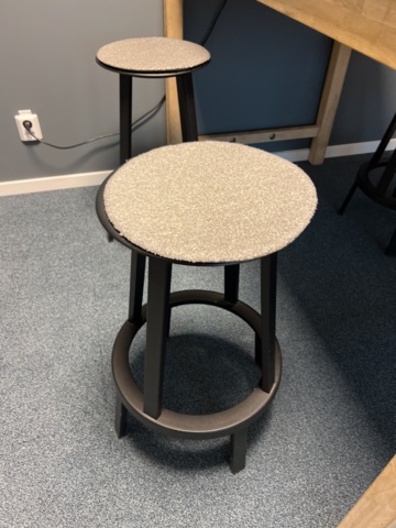 1278070-2 Conference room - monitor, table, stools