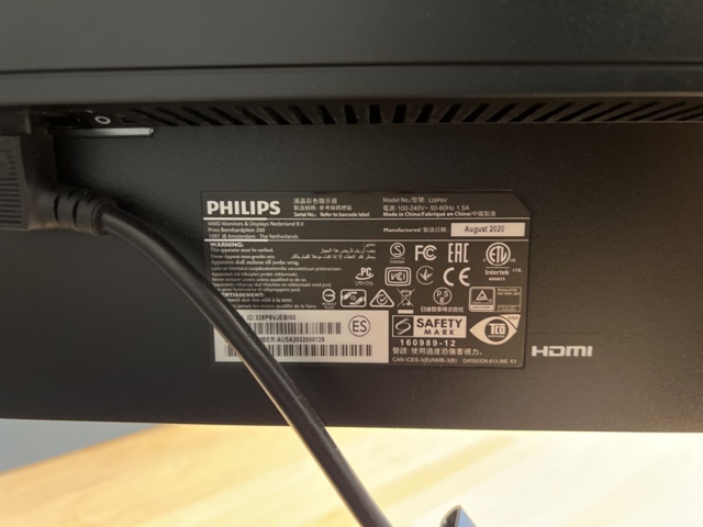 1278070-6 Conference room - monitor, table, stools