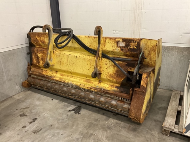 1197995-1 Sand bucket with large BM attachment