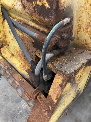 1197995-2 Sand bucket with large BM attachment