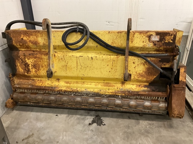 1197995-7 Sand bucket with large BM attachment