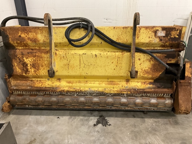 1197995-11 Sand bucket with large BM attachment