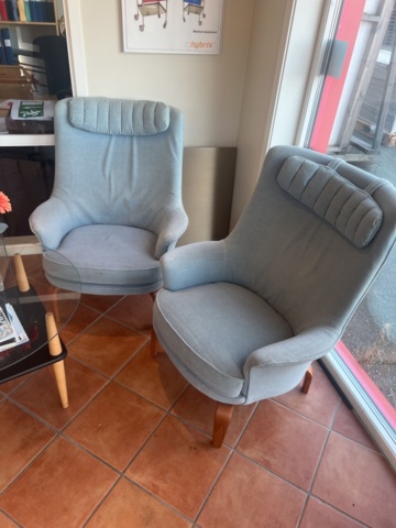 1278105-2 Samling med diverse möbler, inredning och köksgeråd