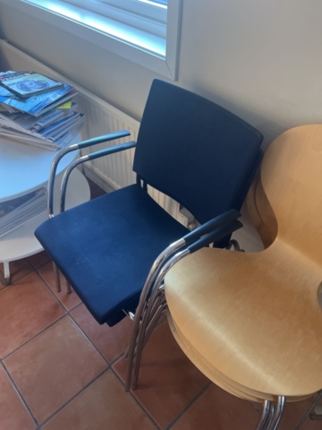 1278105-8 Samling med diverse möbler, inredning och köksgeråd