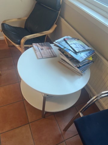 1278105-9 Samling med diverse möbler, inredning och köksgeråd