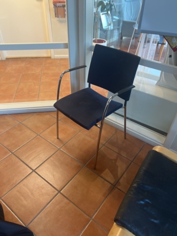 1278105-11 Samling med diverse möbler, inredning och köksgeråd