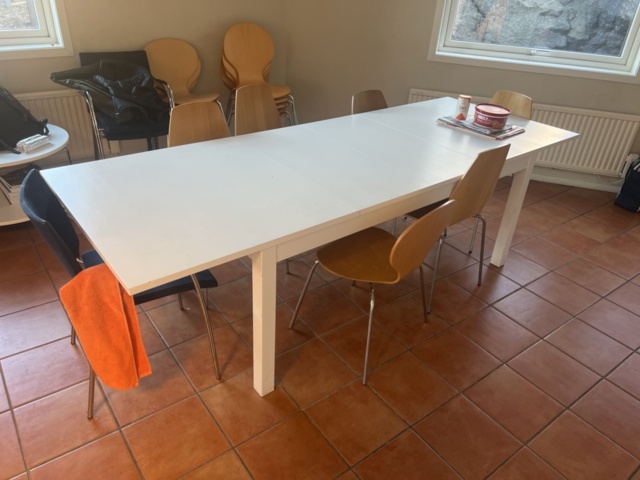 1278105-13 Samling med diverse möbler, inredning och köksgeråd