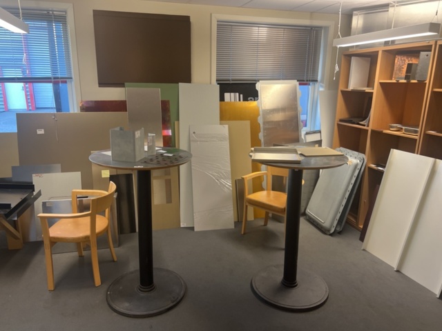 1278106-1 Rum med diverse testprodukter och möbler