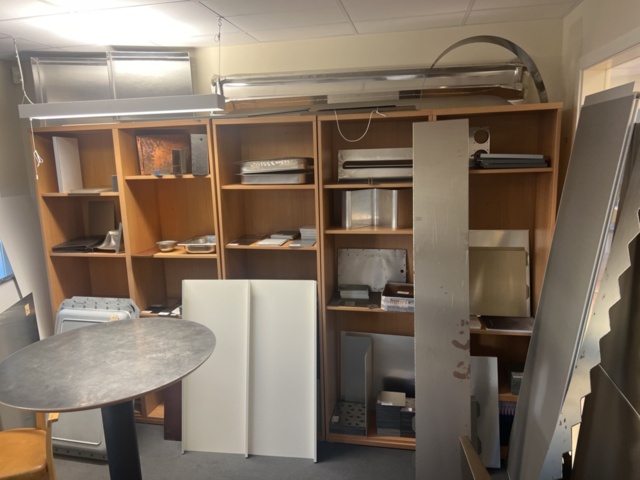 1278106-5 Rum med diverse testprodukter och möbler