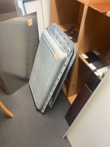 1278106-7 Rum med diverse testprodukter och möbler