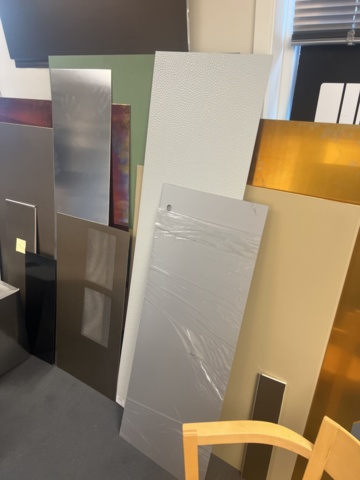 1278106-9 Rum med diverse testprodukter och möbler