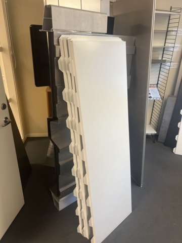 1278106-11 Rum med diverse testprodukter och möbler