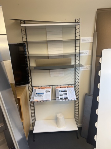 1278106-12 Rum med diverse testprodukter och möbler