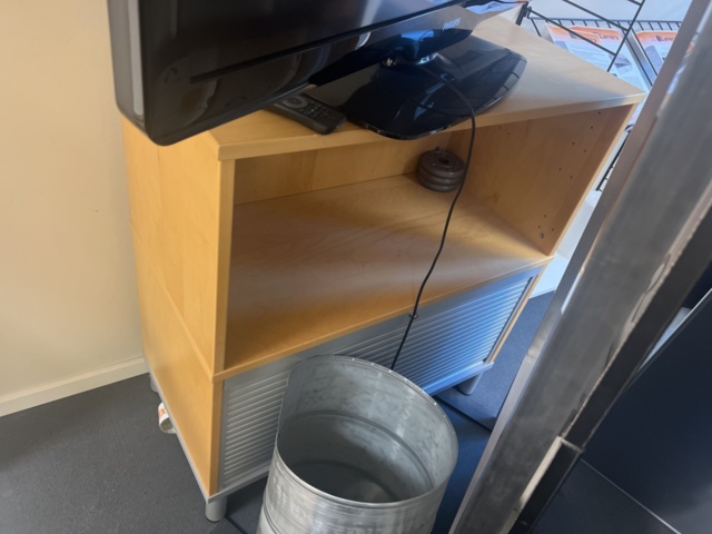 1278106-17 Rum med diverse testprodukter och möbler