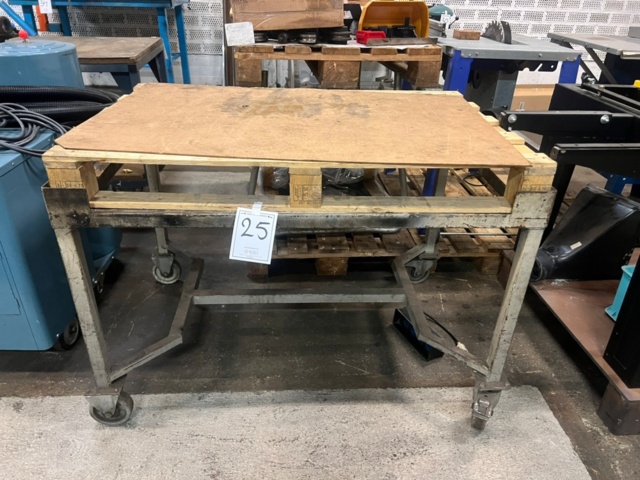 1302076-1 Rollable pallet table