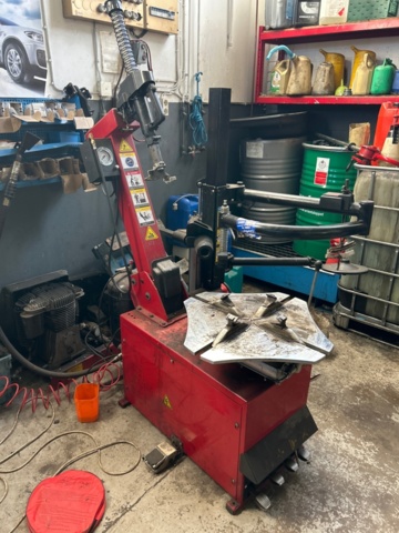 1225454-1 Däckomläggningsmaskin