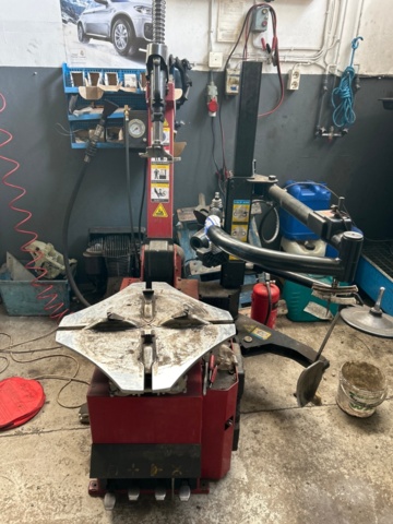 1225454-2 Däckomläggningsmaskin