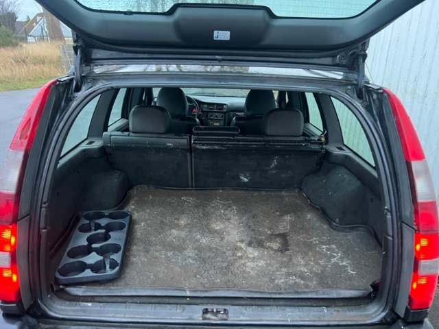 1302101-7 Volvo V70 2.4 Manual, 140hp, 2000