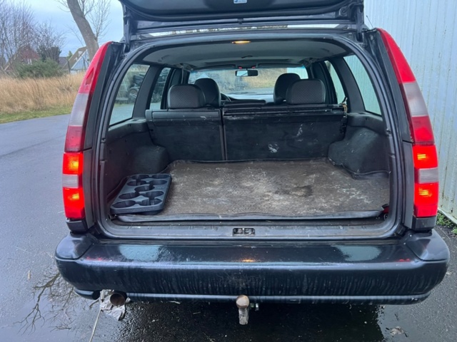 1302101-8 Volvo V70 2.4 Manual, 140hp, 2000