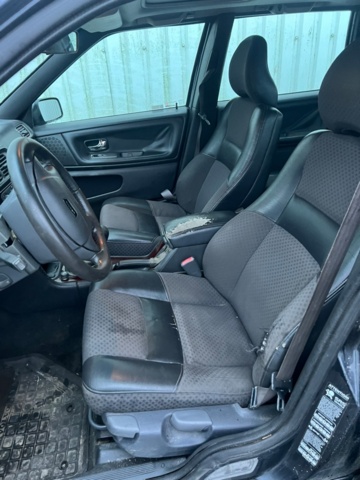 1302101-10 Volvo V70 2.4 Manual, 140hp, 2000