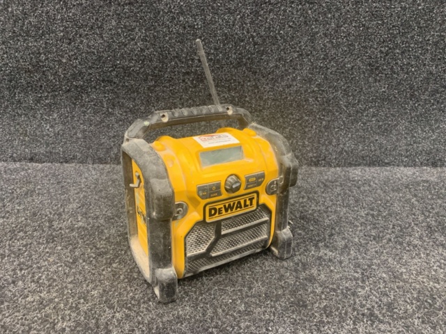 1304120-1 Construction radio DeWalt DCR019