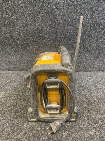 1304120-6 Construction radio DeWalt DCR019