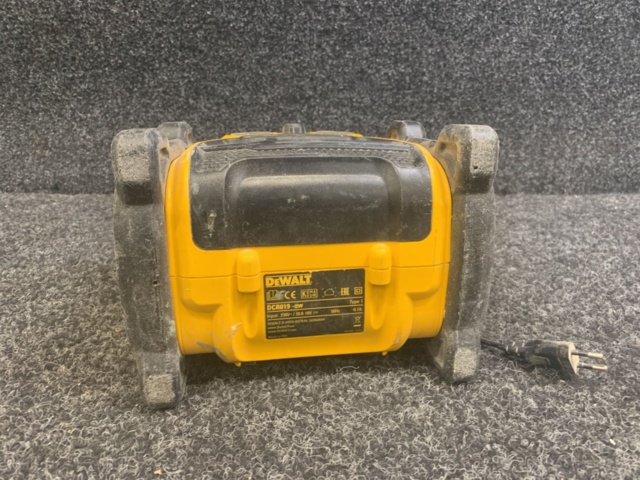 1304120-7 Construction radio DeWalt DCR019