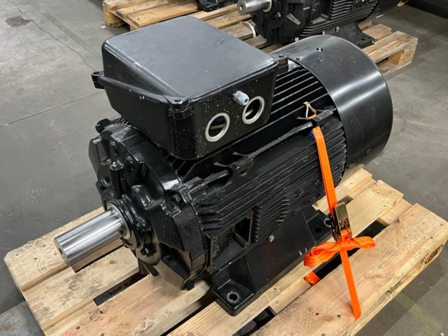 1304368-6 Elmotor - NIDEC permanent magnet motor 90kW, LSHRM280MD