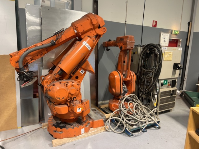 Industrirobotar 2st med elskåp - ABB - Auktioner online - Nätauktioner ...