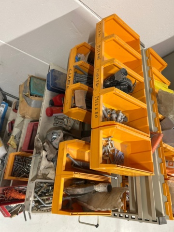 1284351-13 Plåtskåp och verktygsvagnar med innehåll