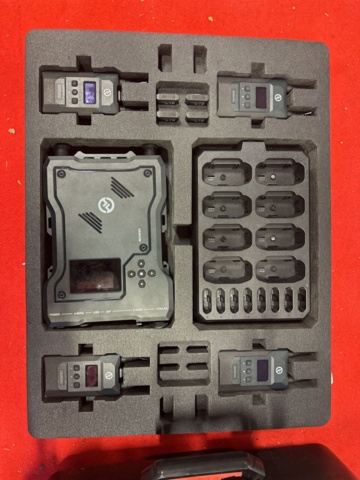 1304918-5 Trådlöst Intercomsystem med tillbehör i pelicase - Hollyland Solidcom M1